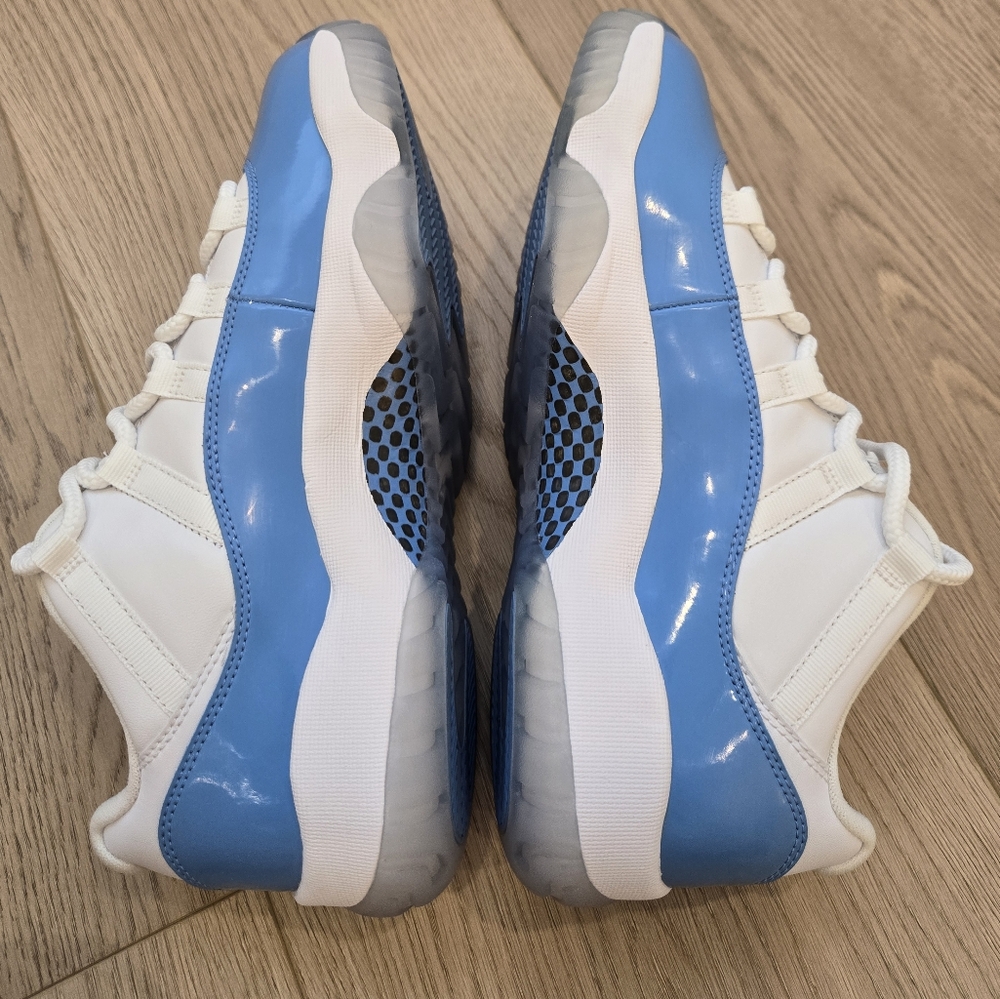Jordan 11 Low - UNC - Picture 5 of 9
